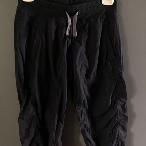 Ivivva cropped black pants